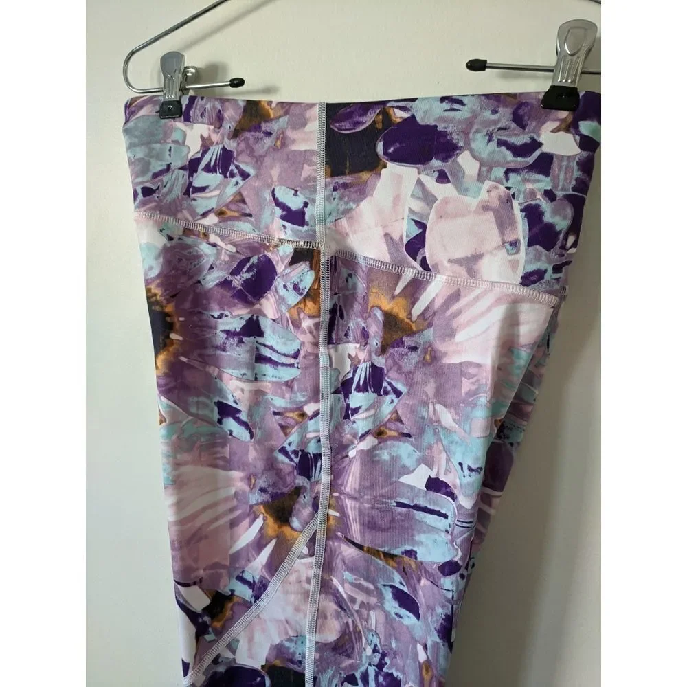 Champion Abstract Floral Compression Capri Legging - Picture 4 of 6